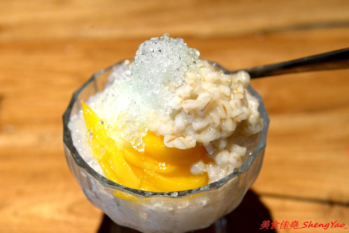 [台中沙鹿]金福氣南洋食堂 – “金福氣南洋食堂”在沙鹿開分店了,不用跑台中市區也吃得到彩虹起司啦復古懷舊風的裝潢十分有特色,蠻適合拍照的,位在靜宜大學斜對面,交通方便。(已歇業)