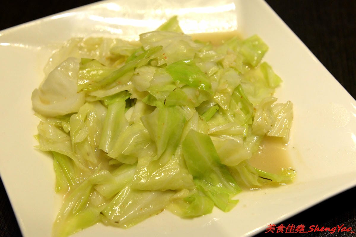 [基隆中正]食在煮藝 複合式餐館 – 據說是基隆唯一一家賣上海菜的餐館,電視媒體介紹過,前議長也親自推薦,菜色種類不少,好不好吃見仁見智,個人推薦上海老燒蛋、紹興醉雞和蔥香海鮮炒麵。