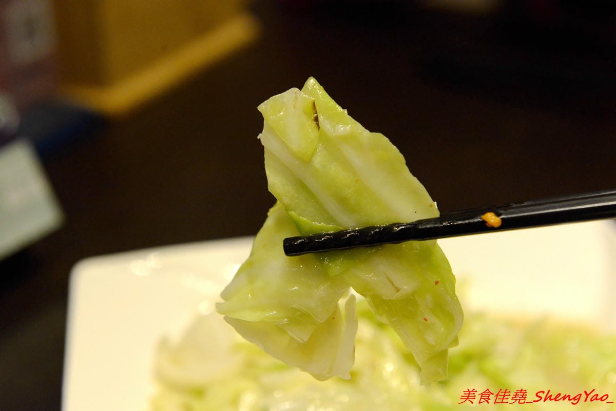 [基隆中正]食在煮藝 複合式餐館 – 據說是基隆唯一一家賣上海菜的餐館,電視媒體介紹過,前議長也親自推薦,菜色種類不少,好不好吃見仁見智,個人推薦上海老燒蛋、紹興醉雞和蔥香海鮮炒麵。