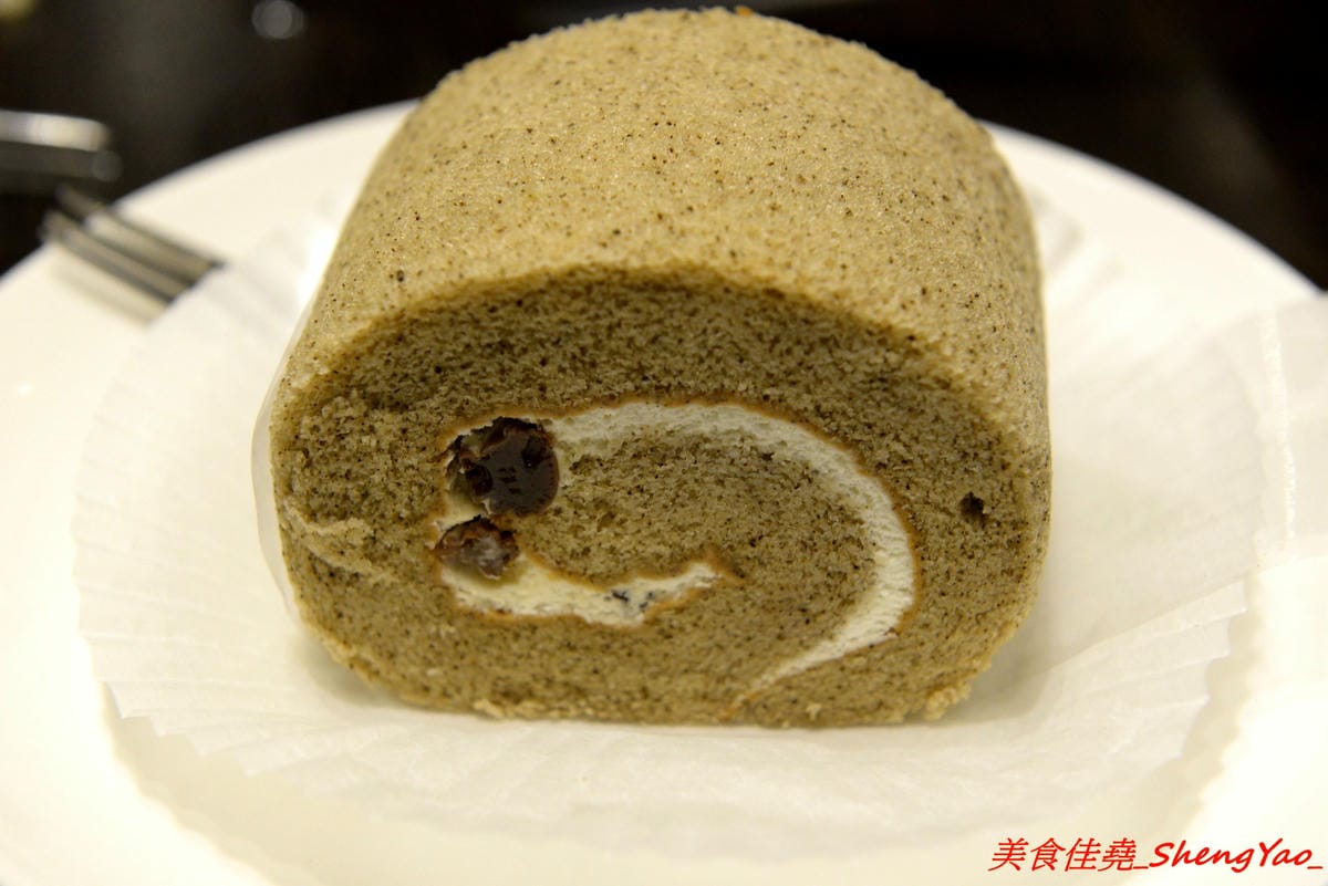 [基隆中正]食在煮藝 複合式餐館 – 據說是基隆唯一一家賣上海菜的餐館,電視媒體介紹過,前議長也親自推薦,菜色種類不少,好不好吃見仁見智,個人推薦上海老燒蛋、紹興醉雞和蔥香海鮮炒麵。