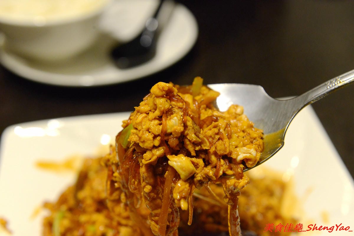 [基隆中正]食在煮藝 複合式餐館 – 據說是基隆唯一一家賣上海菜的餐館,電視媒體介紹過,前議長也親自推薦,菜色種類不少,好不好吃見仁見智,個人推薦上海老燒蛋、紹興醉雞和蔥香海鮮炒麵。