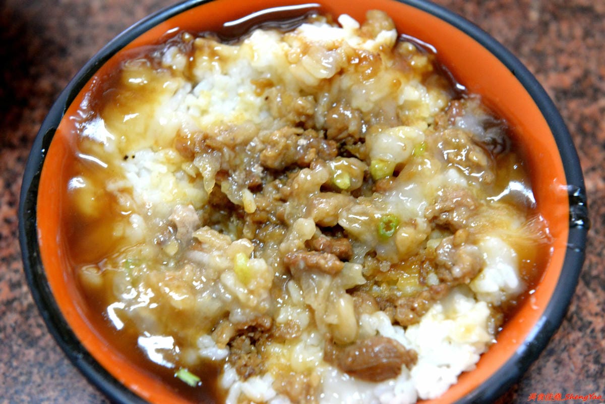 [台中梧棲]大庄肉圓 – 梧棲區公所旁40多年歷史的肉圓老店,口味和沙鹿肉圓不太相同,外皮不油、醬料對味,新推出肉圓蓋飯、肉圓蓋麵。