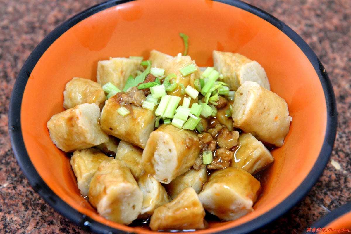 [台中梧棲]大庄肉圓 – 梧棲區公所旁40多年歷史的肉圓老店,口味和沙鹿肉圓不太相同,外皮不油、醬料對味,新推出肉圓蓋飯、肉圓蓋麵。