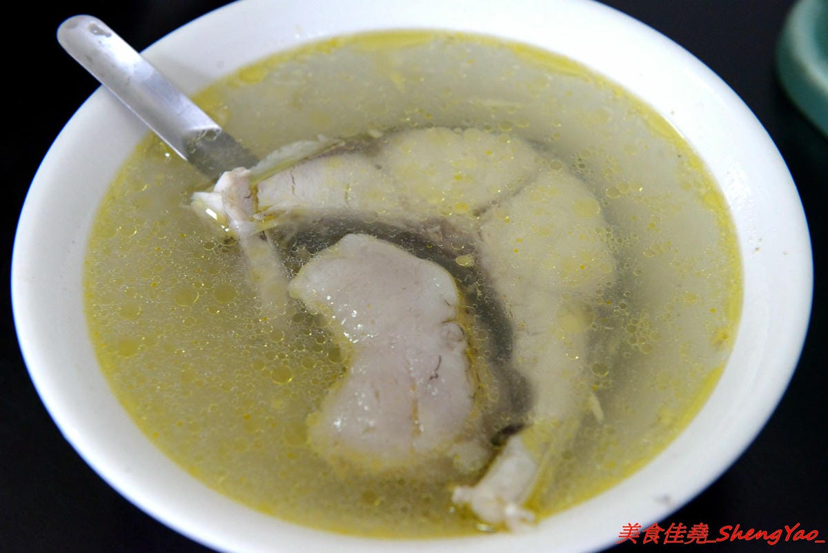 [台中清水]金門小吃店 – 清水在地人推薦美食,招牌鮮魚湯鮮甜好喝,魚肉美味可口,早上7點半開賣只賣到下午兩點半,想喝的話一定要提早來。