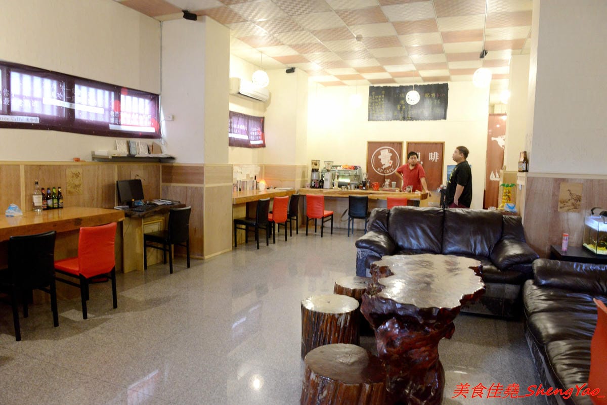 [台中沙鹿]KP CAFE 咖啡專門店 – 沙鹿超奇特的居家式咖啡店,有看過咖啡店放桌球檯的嗎 ?? 咖啡非常有水準,大推卡布奇諾,喝一口就會讓人愛上的迷人味道。(已歇業)