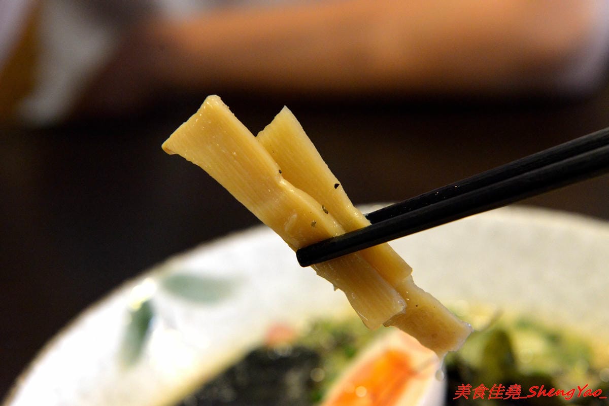 [台中大甲]九尾拉麵 – 大甲最好吃,應該也是台中海線最好吃的拉麵,費時熬煮的湯頭濃稠夠味,麵條和配料也都相當用心,店家營業時間有比較固定了,不再那麼傳說、可遇而不可求了。(已歇業)
