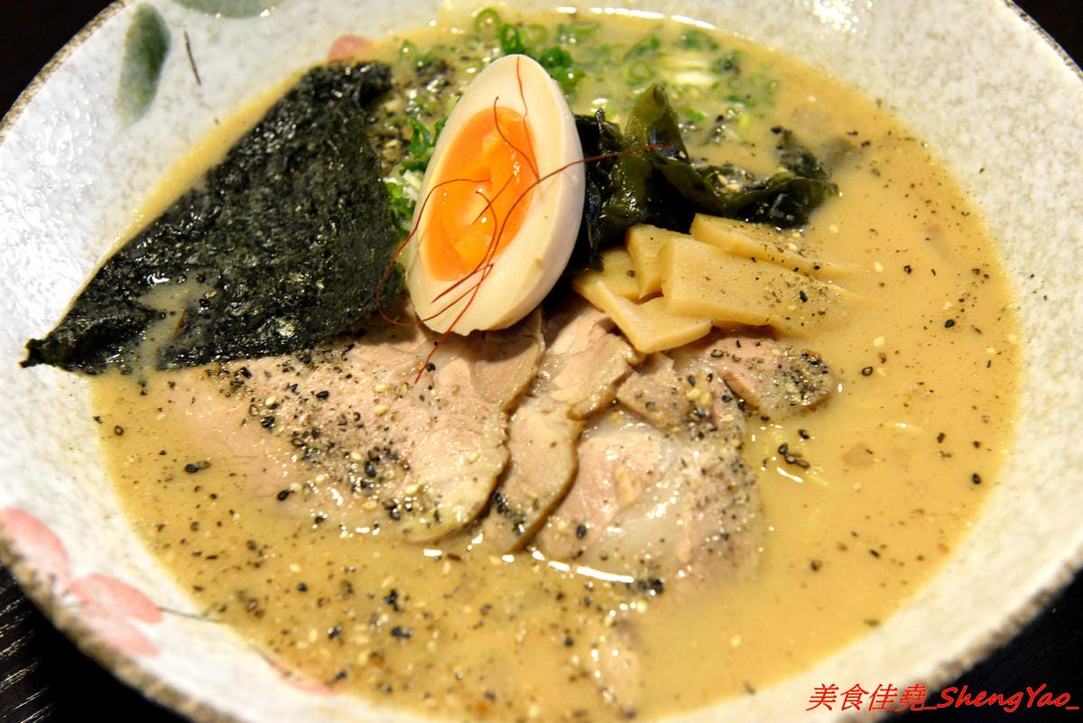 [台中大甲]九尾拉麵 – 大甲最好吃,應該也是台中海線最好吃的拉麵,費時熬煮的湯頭濃稠夠味,麵條和配料也都相當用心,店家營業時間有比較固定了,不再那麼傳說、可遇而不可求了。(已歇業)