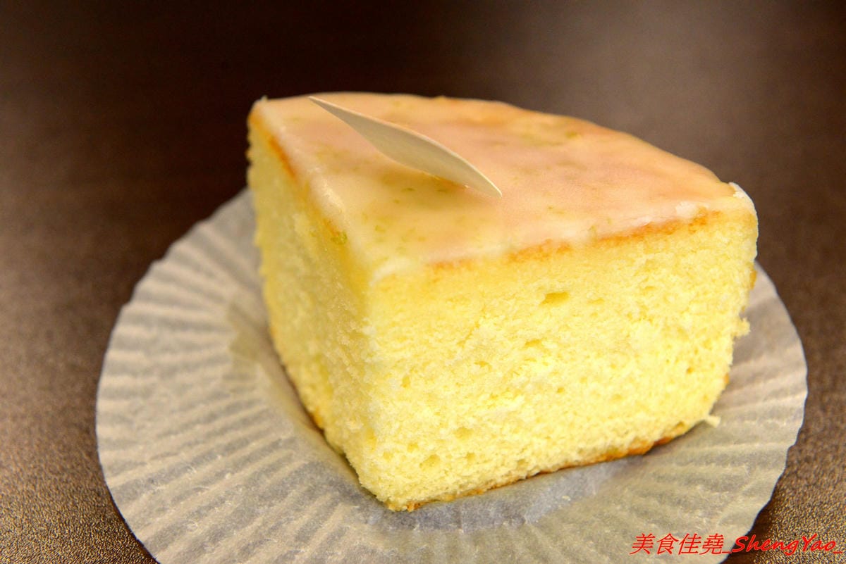 [台中沙鹿]糖井鹿甜點工作室 – 沙鹿新開的甜點工作室,以蛋糕類為主,也有賣泡芙,東西不算特別,但是還不錯吃,店內蛋糕幾乎都有提供現場試吃,相當有誠意,推薦老奶奶檸檬蛋糕、脆皮泡芙。