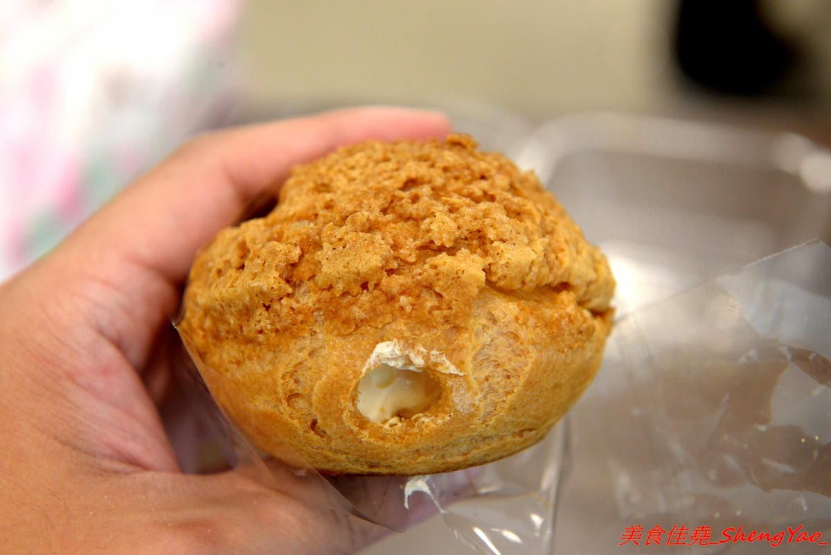 [台中沙鹿]糖井鹿甜點工作室 – 沙鹿新開的甜點工作室,以蛋糕類為主,也有賣泡芙,東西不算特別,但是還不錯吃,店內蛋糕幾乎都有提供現場試吃,相當有誠意,推薦老奶奶檸檬蛋糕、脆皮泡芙。