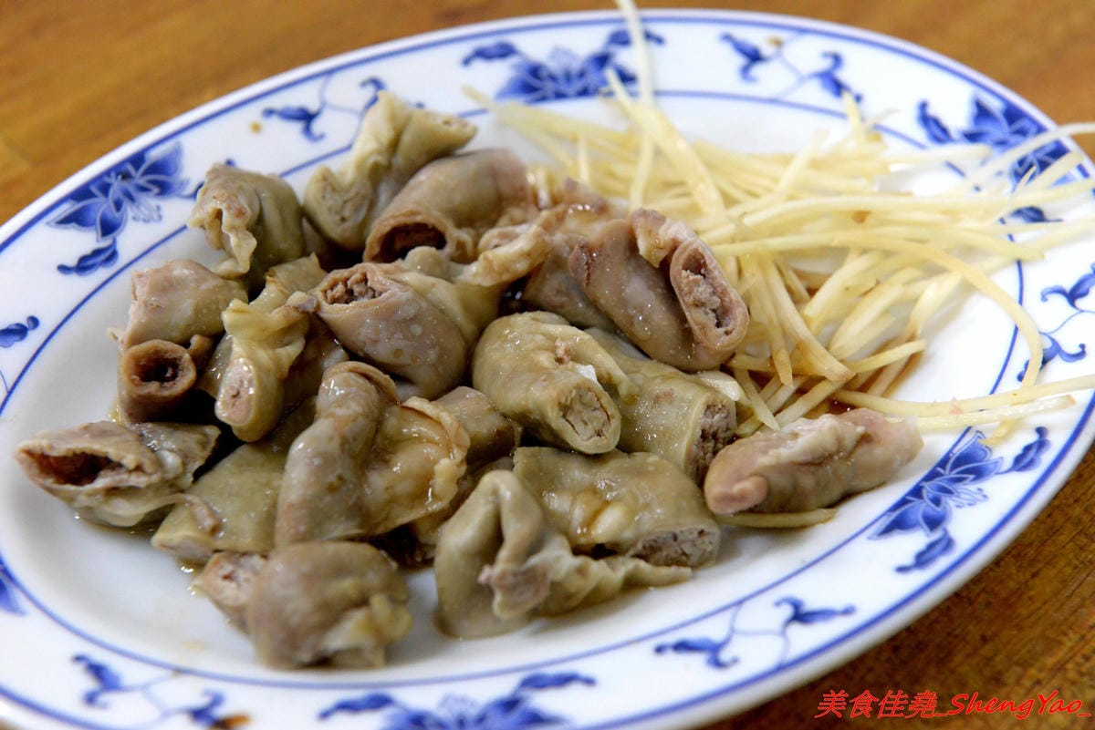 [台中沙鹿]福人街無名麵店 – 沙鹿在地人才知道的巷內美食,歷史悠久的無名老麵店,古早味乾麵淋上店家自製豆瓣醬非常夠味好吃,開到晚上12點,吃宵夜的好去處。