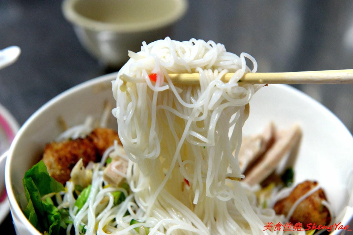 [台中沙鹿]阿蜜越南小吃 – 靜宜商圈巷弄內的平價越南小吃,口味不俗,炸春捲非常推薦,鮮魚酸辣湯也不錯。