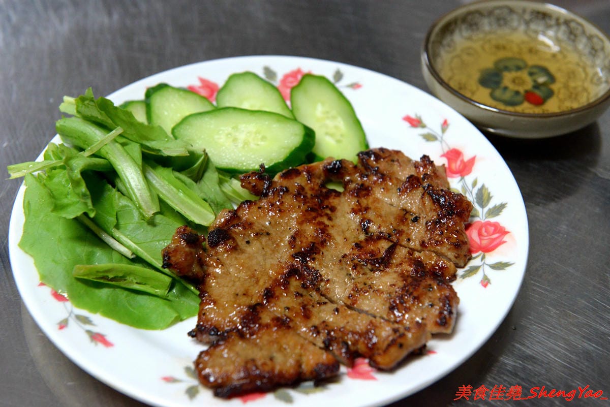 [台中沙鹿]阿蜜越南小吃 – 靜宜商圈巷弄內的平價越南小吃,口味不俗,炸春捲非常推薦,鮮魚酸辣湯也不錯。