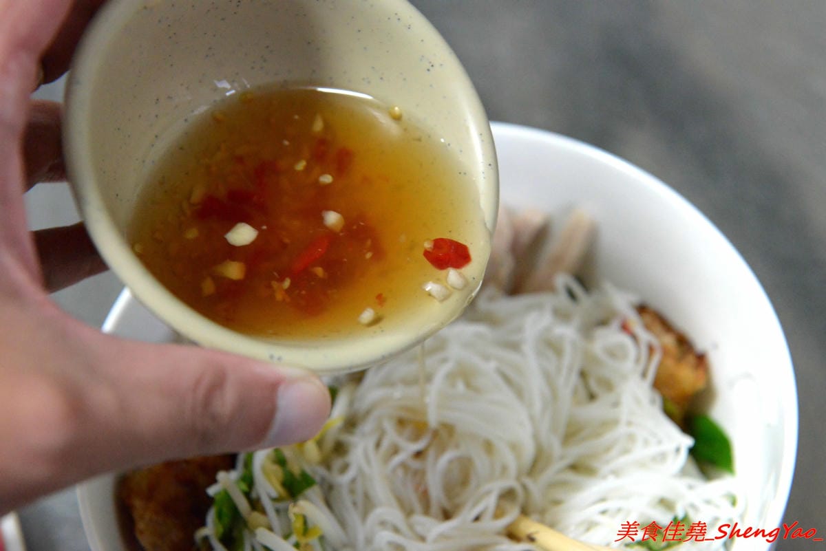 [台中沙鹿]阿蜜越南小吃 – 靜宜商圈巷弄內的平價越南小吃,口味不俗,炸春捲非常推薦,鮮魚酸辣湯也不錯。