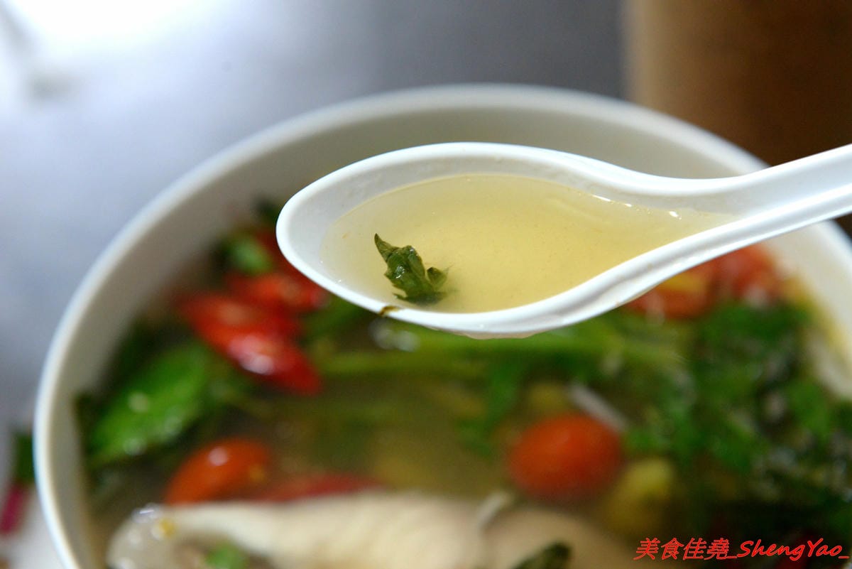 [台中沙鹿]阿蜜越南小吃 – 靜宜商圈巷弄內的平價越南小吃,口味不俗,炸春捲非常推薦,鮮魚酸辣湯也不錯。