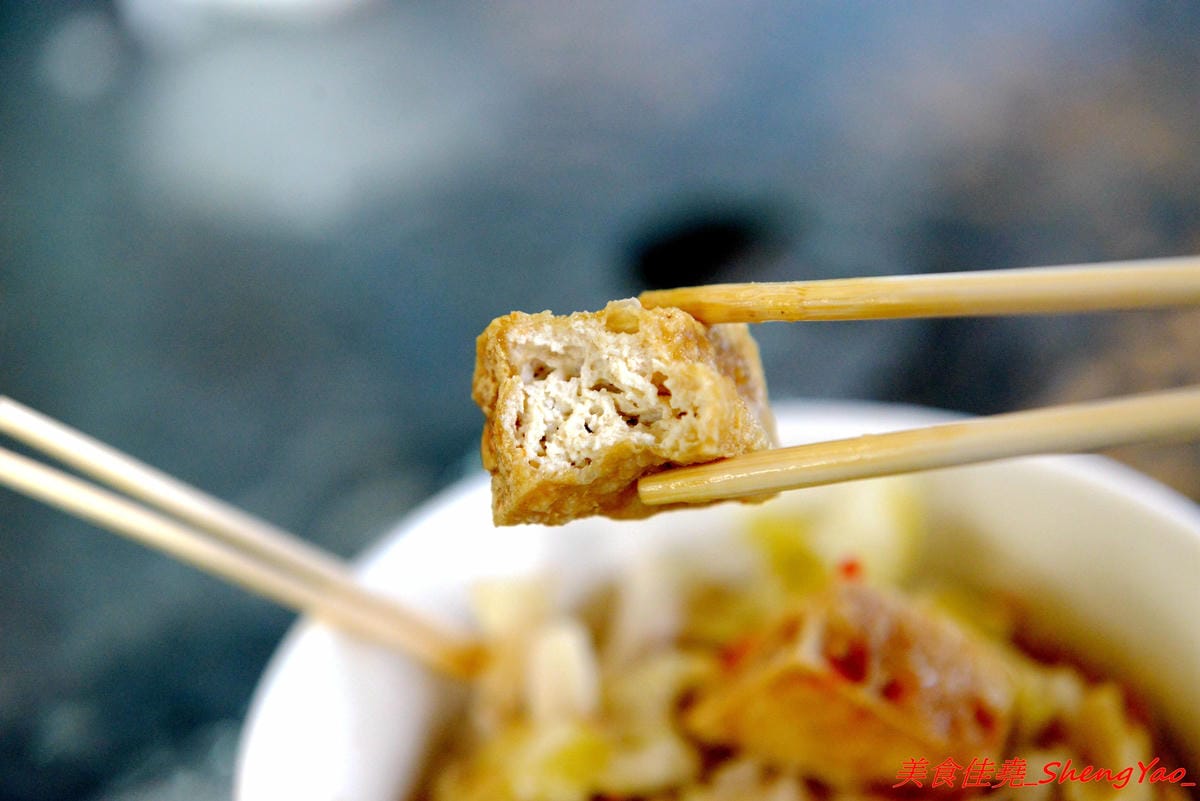 [台中沙鹿]慈禧太后一口臭豆腐 – 不少美食節目、偶像藝人都曾吃過的靜宜夜市超人氣臭豆腐攤,靜宜、弘光畢業學生們的回憶之一,現在非夜市日也吃得到了 !!
