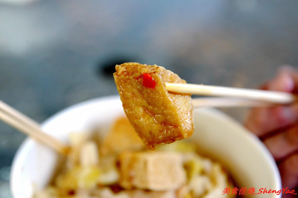 [台中沙鹿]慈禧太后一口臭豆腐 – 不少美食節目、偶像藝人都曾吃過的靜宜夜市超人氣臭豆腐攤,靜宜、弘光畢業學生們的回憶之一,現在非夜市日也吃得到了 !!