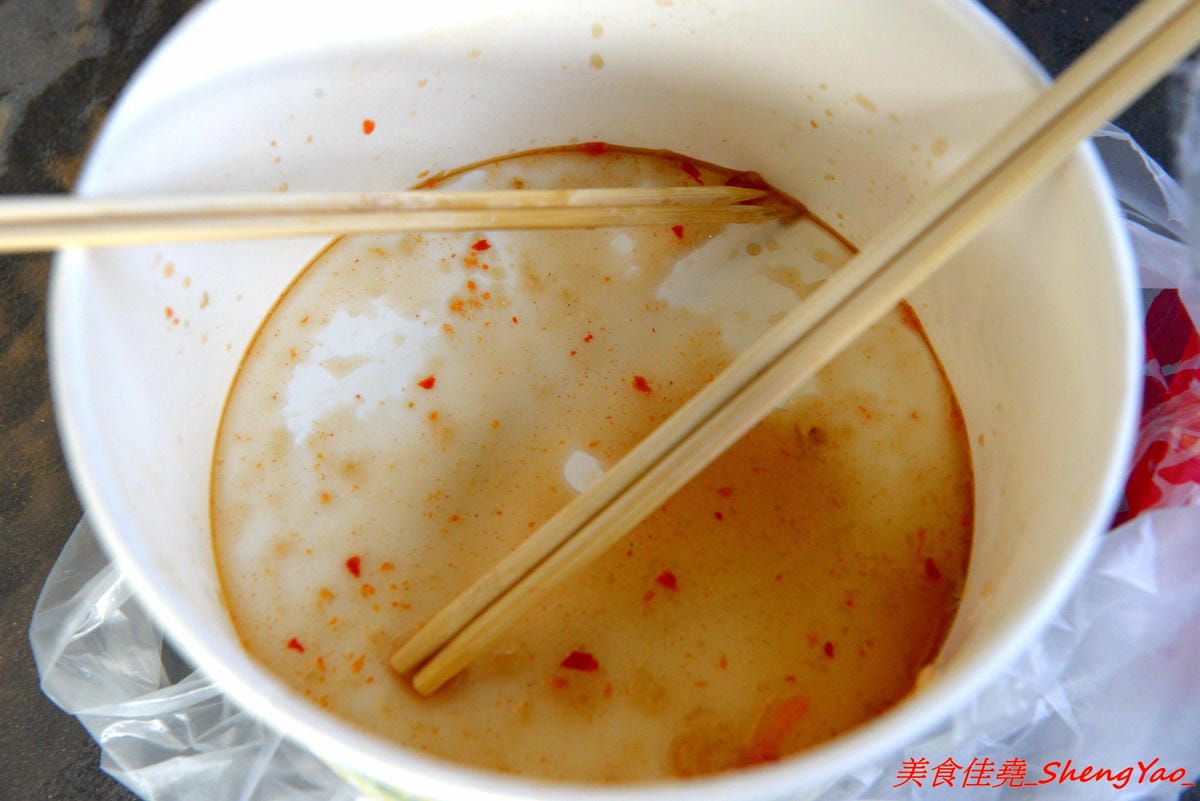 [台中沙鹿]慈禧太后一口臭豆腐 – 不少美食節目、偶像藝人都曾吃過的靜宜夜市超人氣臭豆腐攤,靜宜、弘光畢業學生們的回憶之一,現在非夜市日也吃得到了 !!