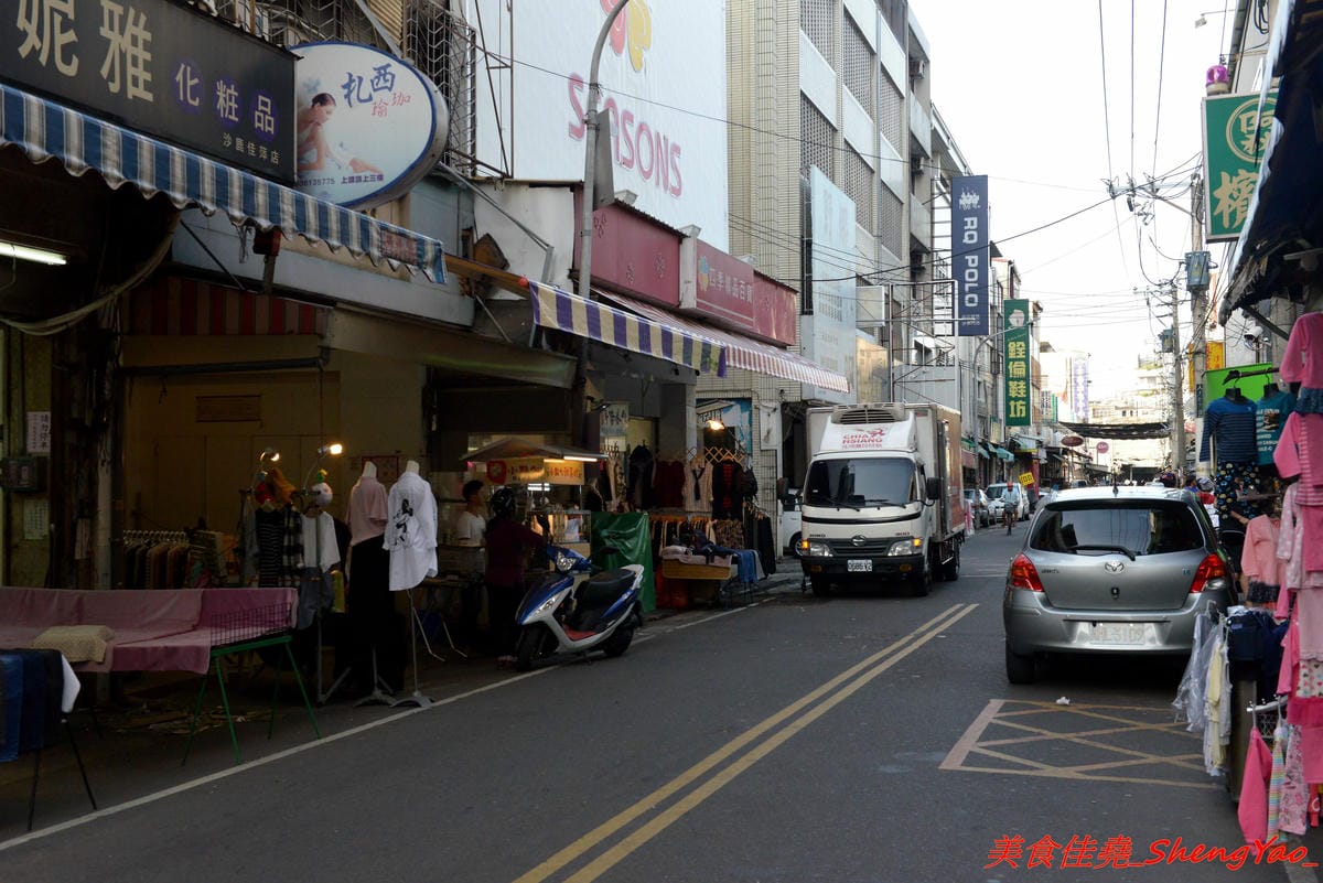 [台中沙鹿]慈禧太后一口臭豆腐 – 不少美食節目、偶像藝人都曾吃過的靜宜夜市超人氣臭豆腐攤,靜宜、弘光畢業學生們的回憶之一,現在非夜市日也吃得到了 !!