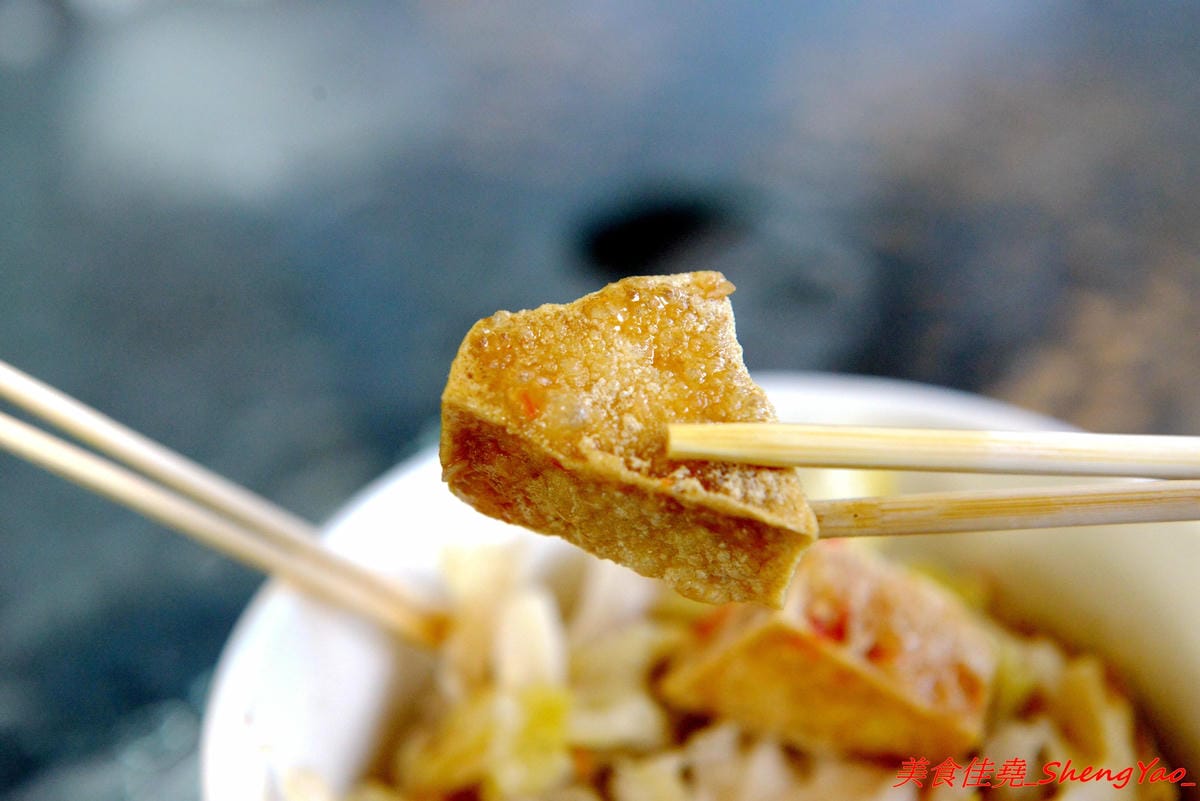 [台中沙鹿]慈禧太后一口臭豆腐 – 不少美食節目、偶像藝人都曾吃過的靜宜夜市超人氣臭豆腐攤,靜宜、弘光畢業學生們的回憶之一,現在非夜市日也吃得到了 !!