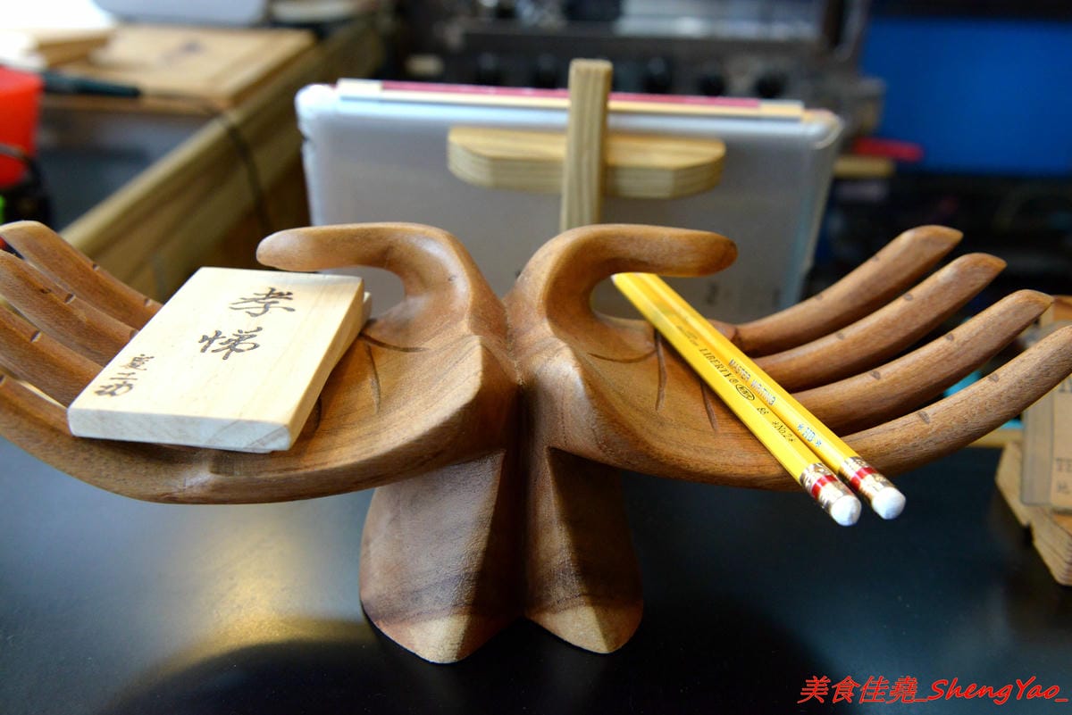 [台中沙鹿]King’s Cafe & Studio – 沙鹿具特色的木工風溫馨小餐館,老闆本身是木匠,店內所有木作家具和裝潢設計都是出自老闆之手,餐點看似普通卻相當好吃 ! 大推丁骨大豬排,好吃到讓人吮指回味。