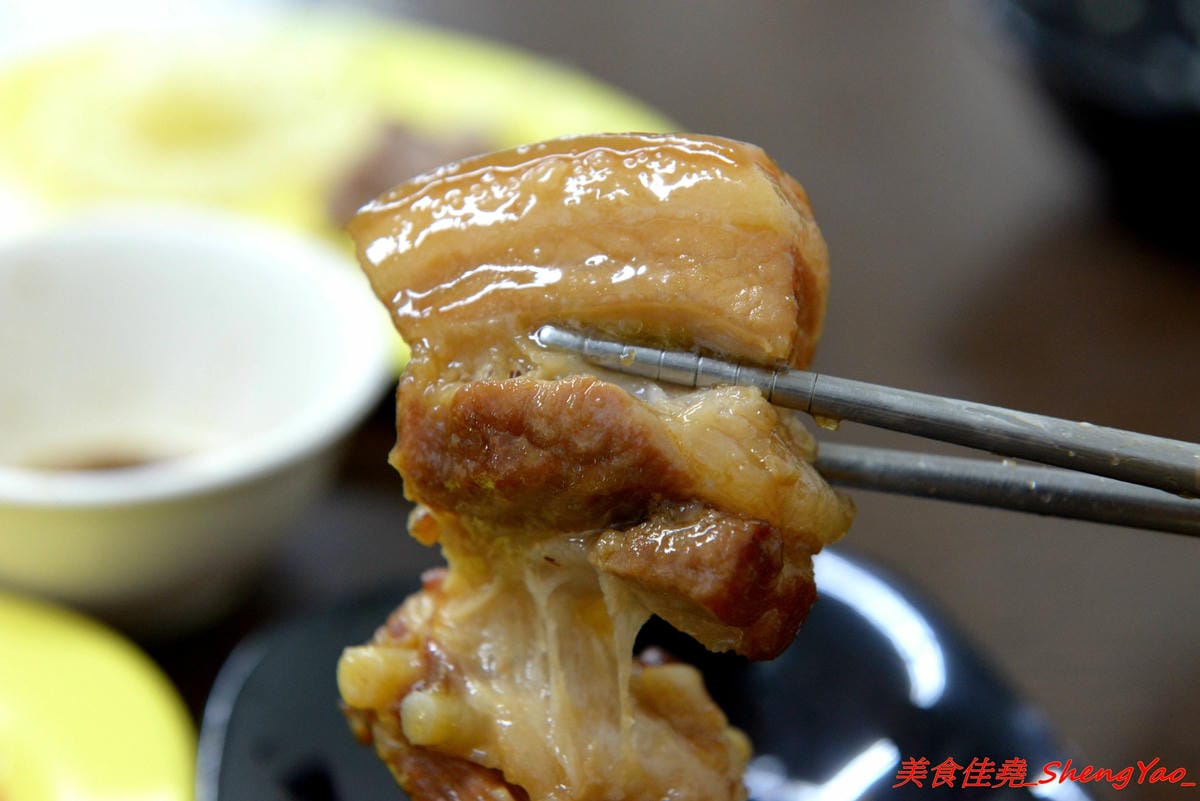 [台中沙鹿]丸魯肉飯/焢肉飯 – 沙鹿新的深夜食堂,大推魯肉飯,非常夠水準,不輸給一些台中知名的魯肉飯 !! 營業到凌晨兩點,吃宵夜的新去處。