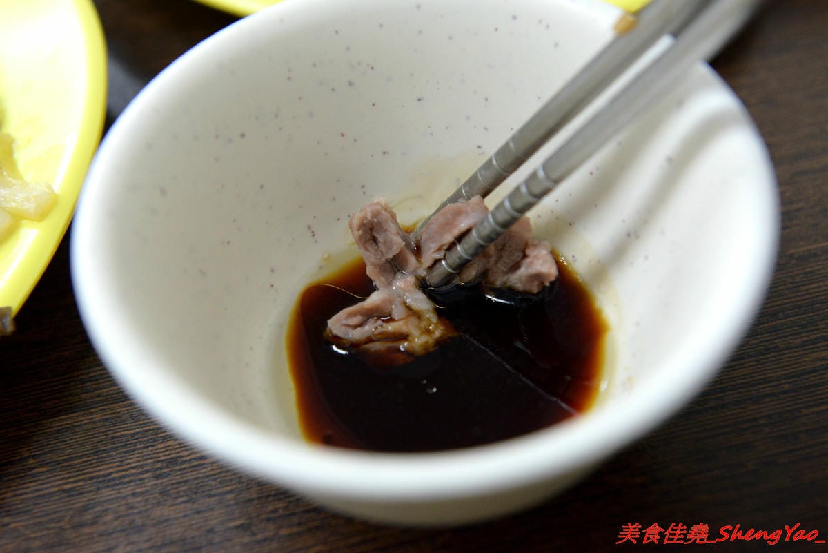 [台中沙鹿]丸魯肉飯/焢肉飯 – 沙鹿新的深夜食堂,大推魯肉飯,非常夠水準,不輸給一些台中知名的魯肉飯 !! 營業到凌晨兩點,吃宵夜的新去處。