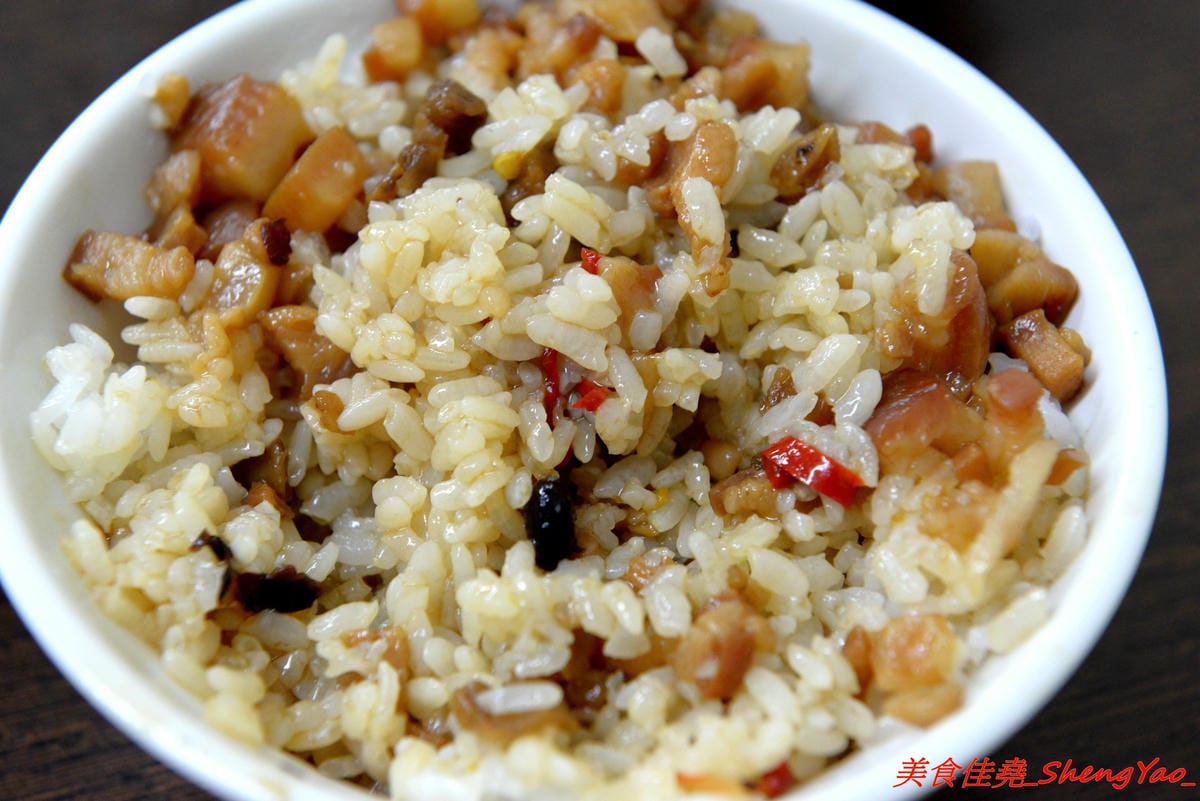 [台中沙鹿]丸魯肉飯/焢肉飯 – 沙鹿新的深夜食堂,大推魯肉飯,非常夠水準,不輸給一些台中知名的魯肉飯 !! 營業到凌晨兩點,吃宵夜的新去處。