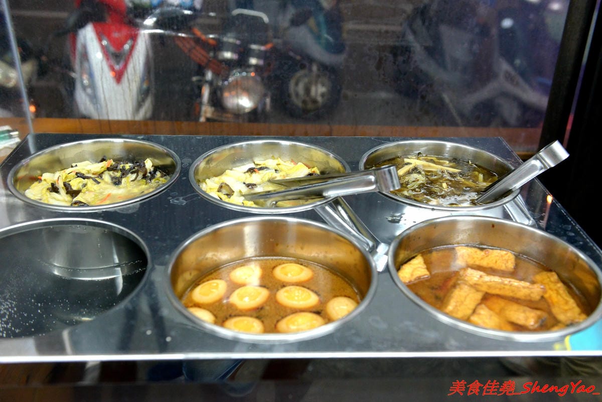[台中沙鹿]丸魯肉飯/焢肉飯 – 沙鹿新的深夜食堂,大推魯肉飯,非常夠水準,不輸給一些台中知名的魯肉飯 !! 營業到凌晨兩點,吃宵夜的新去處。