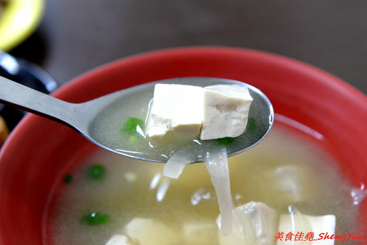 [台中沙鹿]丸魯肉飯/焢肉飯 – 沙鹿新的深夜食堂,大推魯肉飯,非常夠水準,不輸給一些台中知名的魯肉飯 !! 營業到凌晨兩點,吃宵夜的新去處。