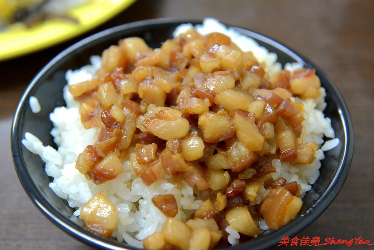 [台中沙鹿]丸魯肉飯/焢肉飯 – 沙鹿新的深夜食堂,大推魯肉飯,非常夠水準,不輸給一些台中知名的魯肉飯 !! 營業到凌晨兩點,吃宵夜的新去處。
