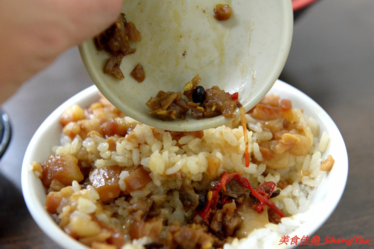 [台中沙鹿]丸魯肉飯/焢肉飯 – 沙鹿新的深夜食堂,大推魯肉飯,非常夠水準,不輸給一些台中知名的魯肉飯 !! 營業到凌晨兩點,吃宵夜的新去處。