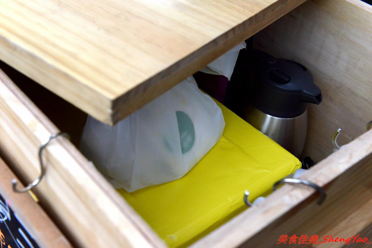 [台中西屯]六樓 手工佛卡夏三明治 – 文青風氣息的行動早餐車,用老偉士牌機車載來賣,手作佛卡夏三明治好好吃,每日限量15份,販售地點要看店家臉書粉絲頁公布。