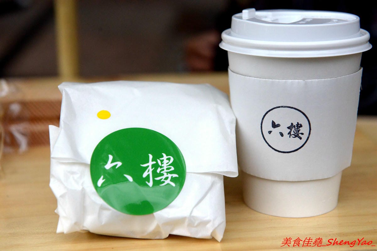 [台中西屯]六樓 手工佛卡夏三明治 – 文青風氣息的行動早餐車,用老偉士牌機車載來賣,手作佛卡夏三明治好好吃,每日限量15份,販售地點要看店家臉書粉絲頁公布。