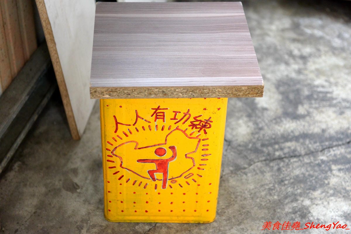 [台中清水]大秀米血 鰲峰店 – 傳承20多年的米血、蘿蔔糕,獨家醬汁超對味,店內外的彩繪塗鴉相當有特色,呈現出一種清水眷村獨有的文化氣息。