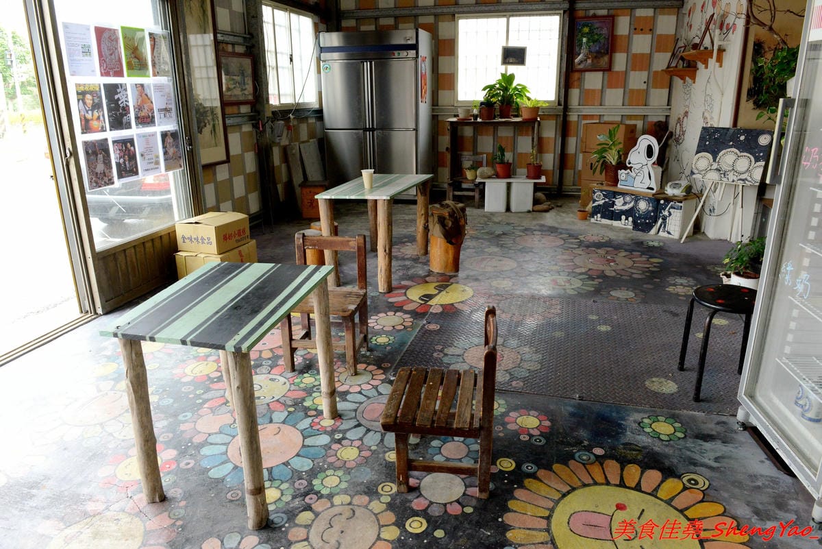 [台中清水]大秀米血 鰲峰店 – 傳承20多年的米血、蘿蔔糕,獨家醬汁超對味,店內外的彩繪塗鴉相當有特色,呈現出一種清水眷村獨有的文化氣息。