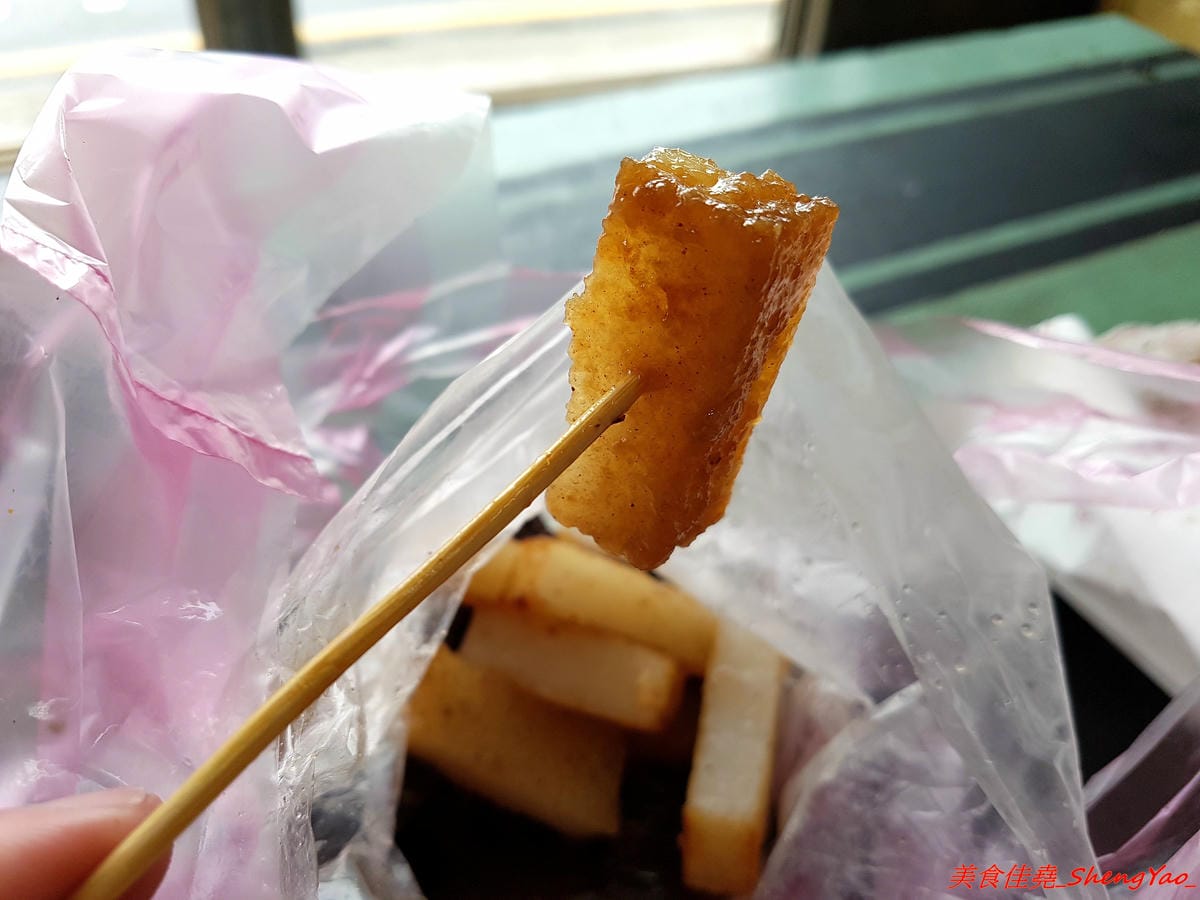 [台中清水]大秀米血 鰲峰店 – 傳承20多年的米血、蘿蔔糕,獨家醬汁超對味,店內外的彩繪塗鴉相當有特色,呈現出一種清水眷村獨有的文化氣息。