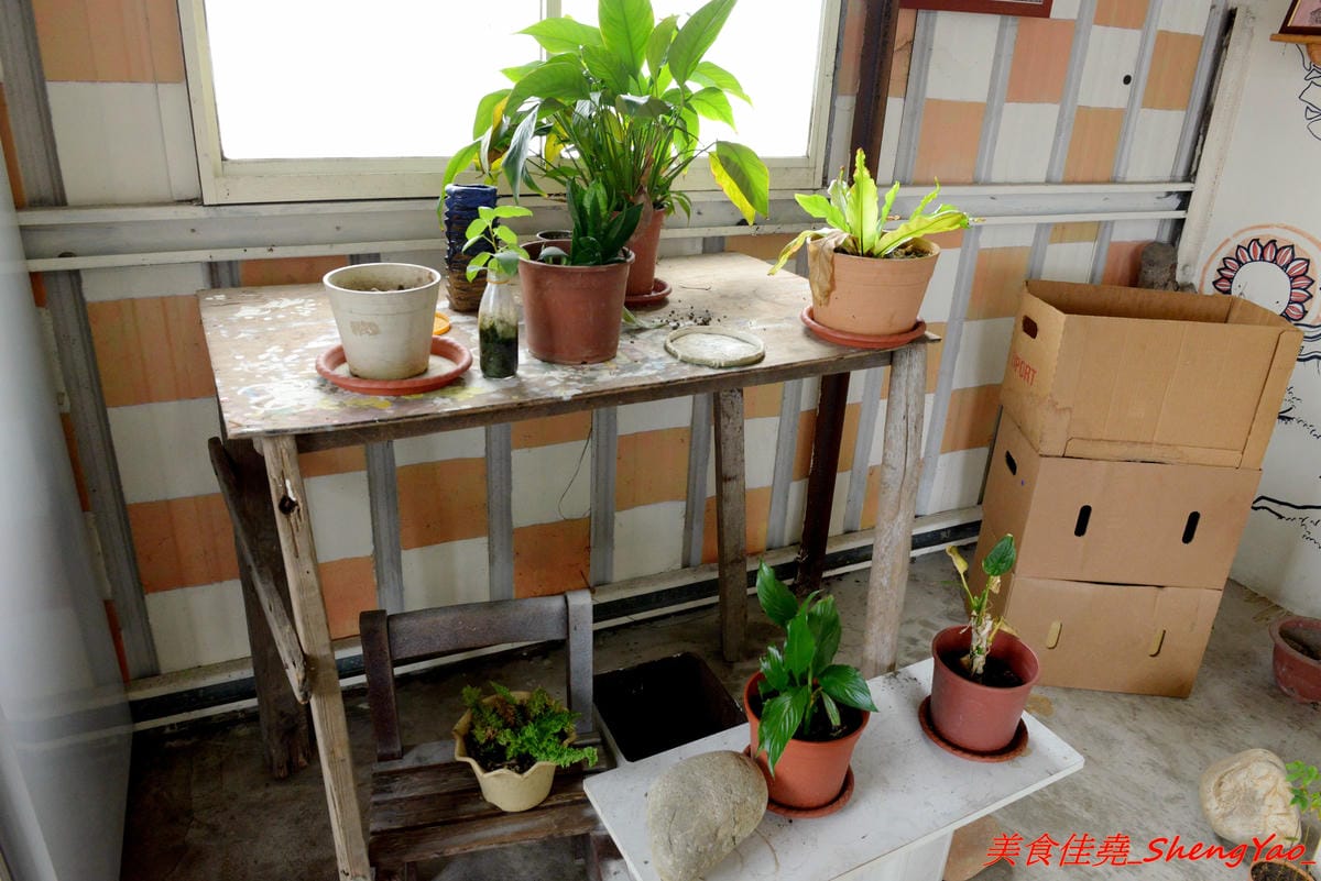 [台中清水]大秀米血 鰲峰店 – 傳承20多年的米血、蘿蔔糕,獨家醬汁超對味,店內外的彩繪塗鴉相當有特色,呈現出一種清水眷村獨有的文化氣息。