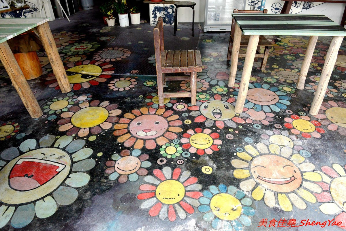 [台中清水]大秀米血 鰲峰店 – 傳承20多年的米血、蘿蔔糕,獨家醬汁超對味,店內外的彩繪塗鴉相當有特色,呈現出一種清水眷村獨有的文化氣息。