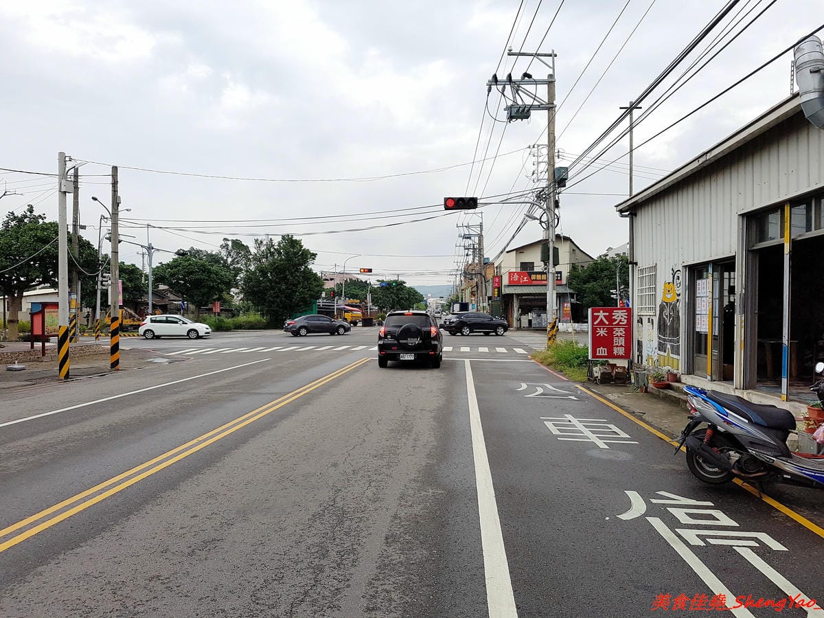 [台中清水]大秀米血 鰲峰店 – 傳承20多年的米血、蘿蔔糕,獨家醬汁超對味,店內外的彩繪塗鴉相當有特色,呈現出一種清水眷村獨有的文化氣息。