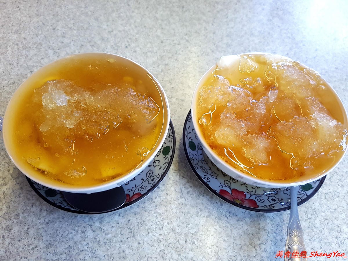 [台中清水]清水紫雲巖第一銀行旁無名冰品店 – 在地人才知道的佛心價格冰品店,大推粉圓豆花,炒糖糖水配上白粉圓,具有濃濃古早味,裏頭也有賣手沖咖啡,一杯將近300ml只賣百元不到的價格。