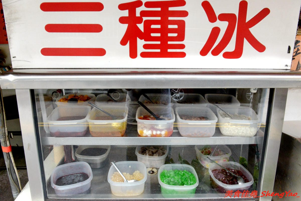 [台中清水]清水紫雲巖第一銀行旁無名冰品店 – 在地人才知道的佛心價格冰品店,大推粉圓豆花,炒糖糖水配上白粉圓,具有濃濃古早味,裏頭也有賣手沖咖啡,一杯將近300ml只賣百元不到的價格。