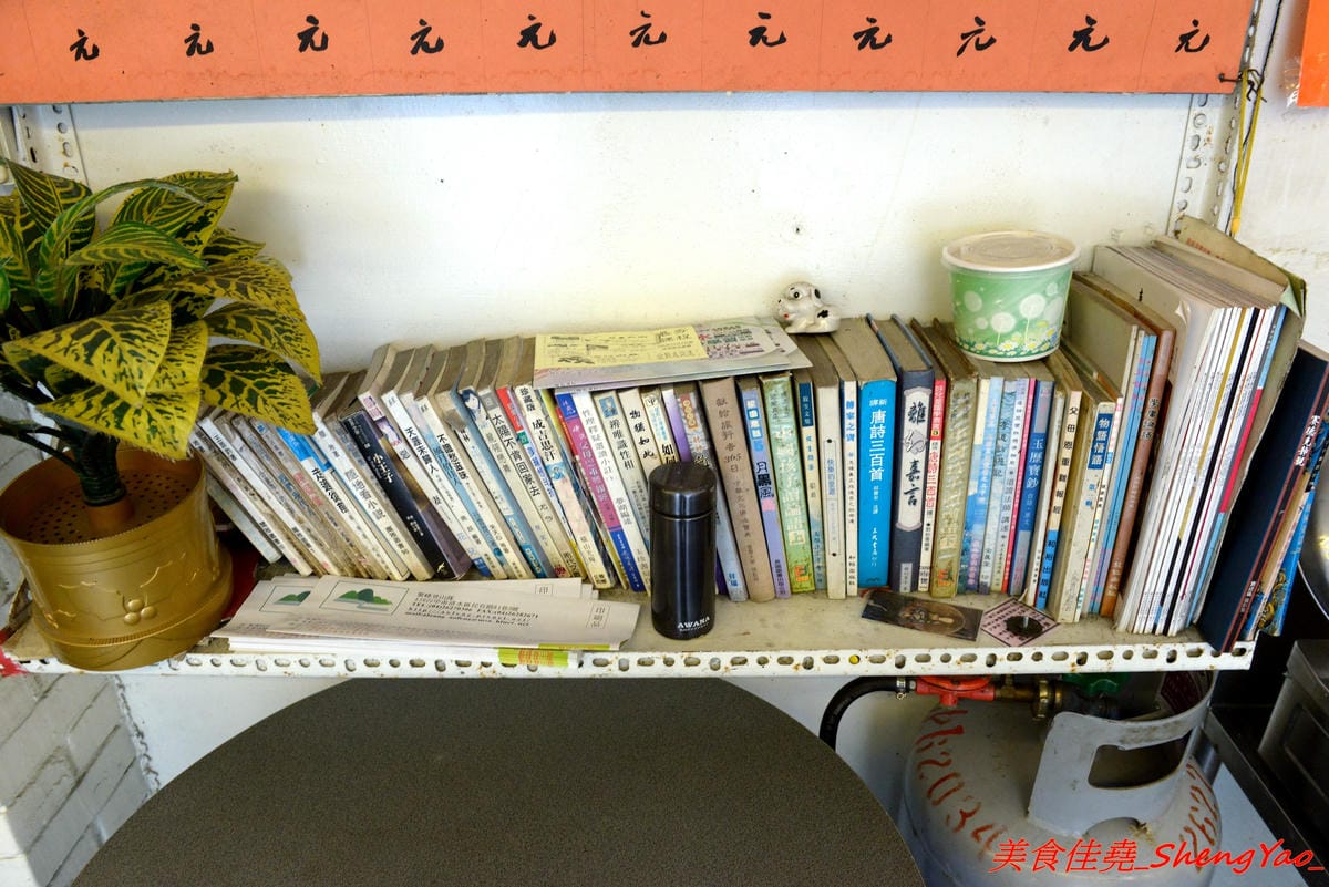 [台中清水]清水紫雲巖第一銀行旁無名冰品店 – 在地人才知道的佛心價格冰品店,大推粉圓豆花,炒糖糖水配上白粉圓,具有濃濃古早味,裏頭也有賣手沖咖啡,一杯將近300ml只賣百元不到的價格。