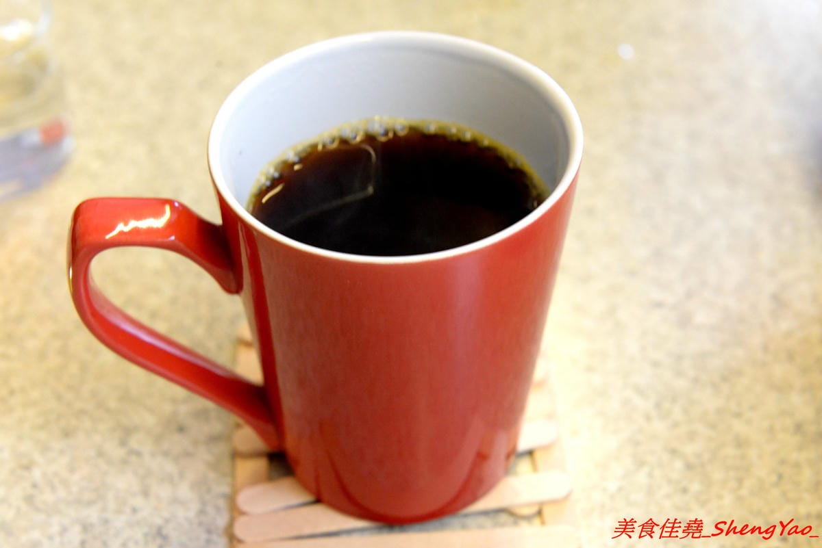 [台中清水]清水紫雲巖第一銀行旁無名冰品店 – 在地人才知道的佛心價格冰品店,大推粉圓豆花,炒糖糖水配上白粉圓,具有濃濃古早味,裏頭也有賣手沖咖啡,一杯將近300ml只賣百元不到的價格。