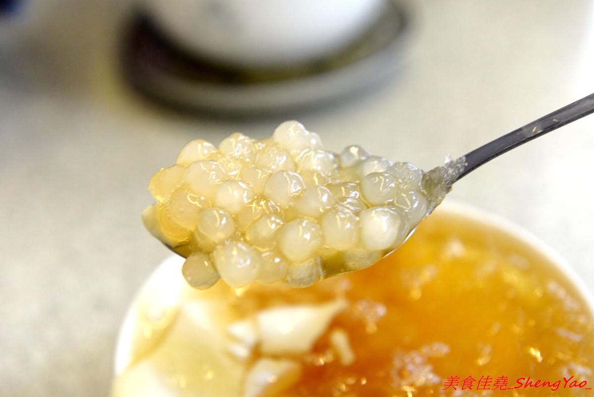 [台中清水]清水紫雲巖第一銀行旁無名冰品店 – 在地人才知道的佛心價格冰品店,大推粉圓豆花,炒糖糖水配上白粉圓,具有濃濃古早味,裏頭也有賣手沖咖啡,一杯將近300ml只賣百元不到的價格。