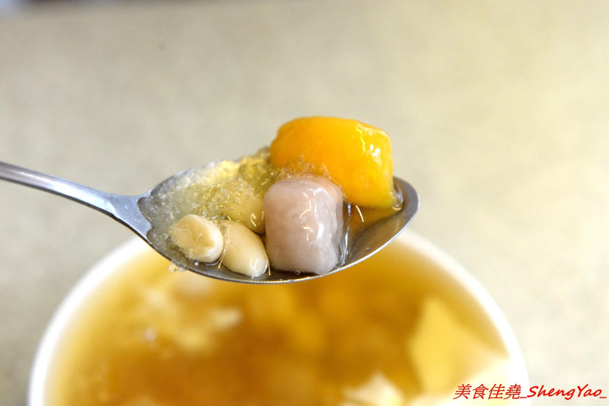 [台中清水]清水紫雲巖第一銀行旁無名冰品店 – 在地人才知道的佛心價格冰品店,大推粉圓豆花,炒糖糖水配上白粉圓,具有濃濃古早味,裏頭也有賣手沖咖啡,一杯將近300ml只賣百元不到的價格。