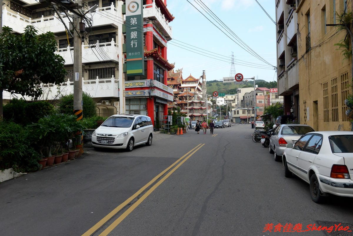 [台中清水]清水紫雲巖第一銀行旁無名冰品店 – 在地人才知道的佛心價格冰品店,大推粉圓豆花,炒糖糖水配上白粉圓,具有濃濃古早味,裏頭也有賣手沖咖啡,一杯將近300ml只賣百元不到的價格。