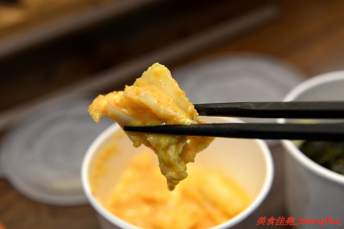 [台中沙鹿]完食 燒肉丼專門 – 沙鹿新的丼飯專賣店,行動餐車改裝的店面超特別,有日本路邊攤深夜食堂的感覺,現場吃頗有氣氛,餐點每日限量販售,賣完為止。