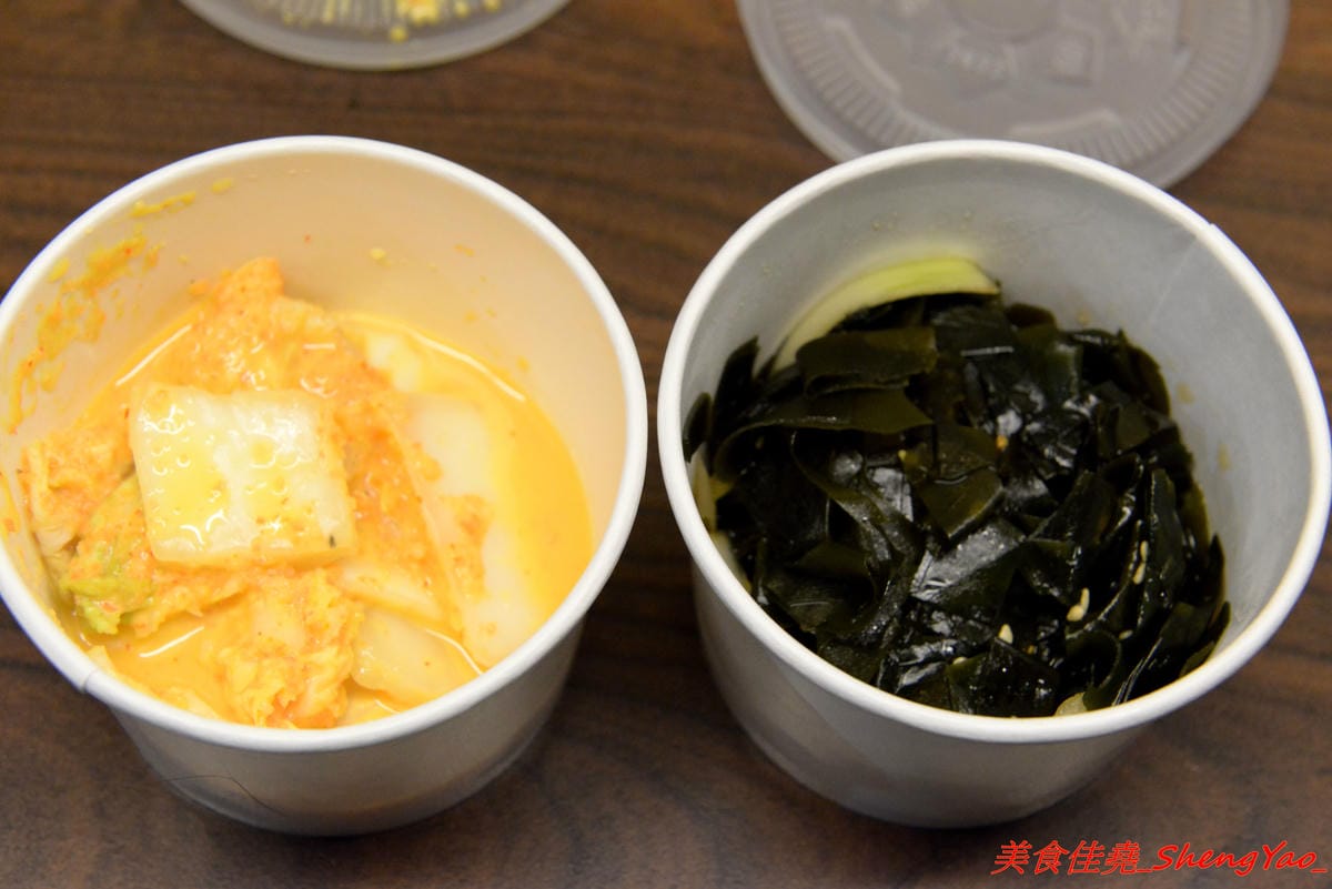 [台中沙鹿]完食 燒肉丼專門 – 沙鹿新的丼飯專賣店,行動餐車改裝的店面超特別,有日本路邊攤深夜食堂的感覺,現場吃頗有氣氛,餐點每日限量販售,賣完為止。