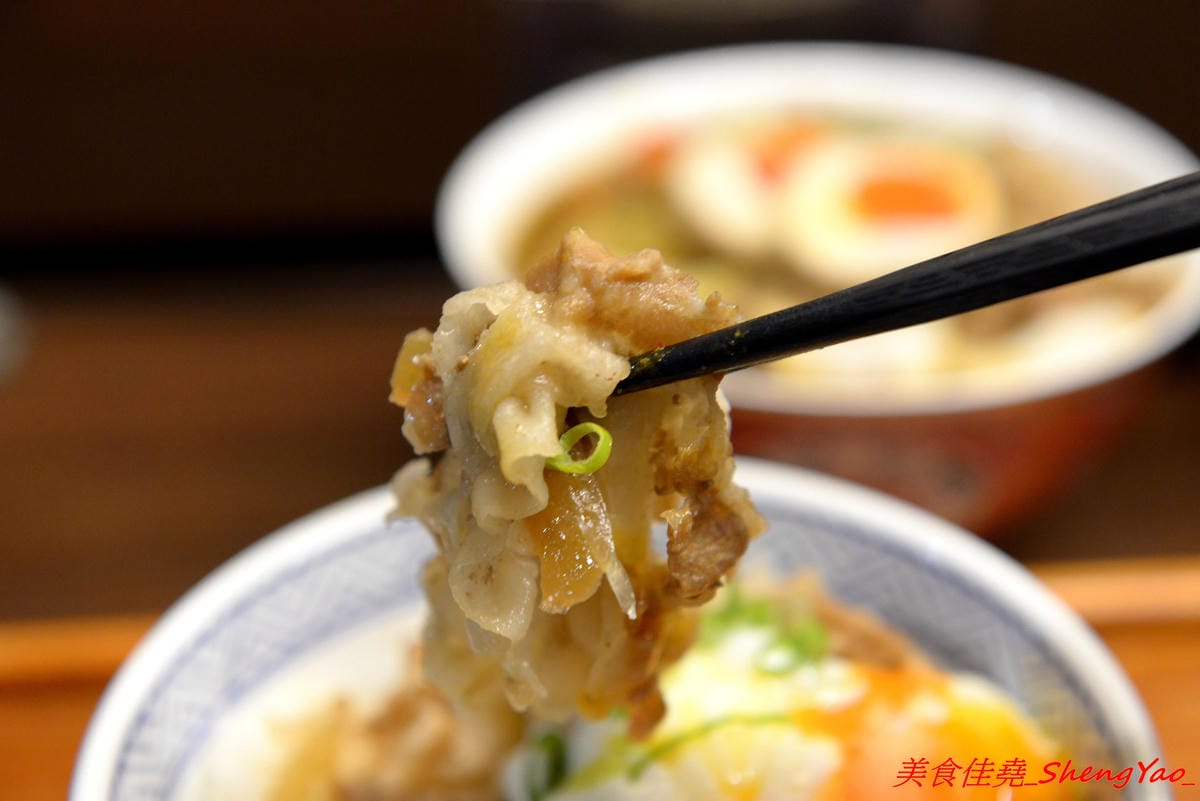 [台中沙鹿]完食 燒肉丼專門 – 沙鹿新的丼飯專賣店,行動餐車改裝的店面超特別,有日本路邊攤深夜食堂的感覺,現場吃頗有氣氛,餐點每日限量販售,賣完為止。