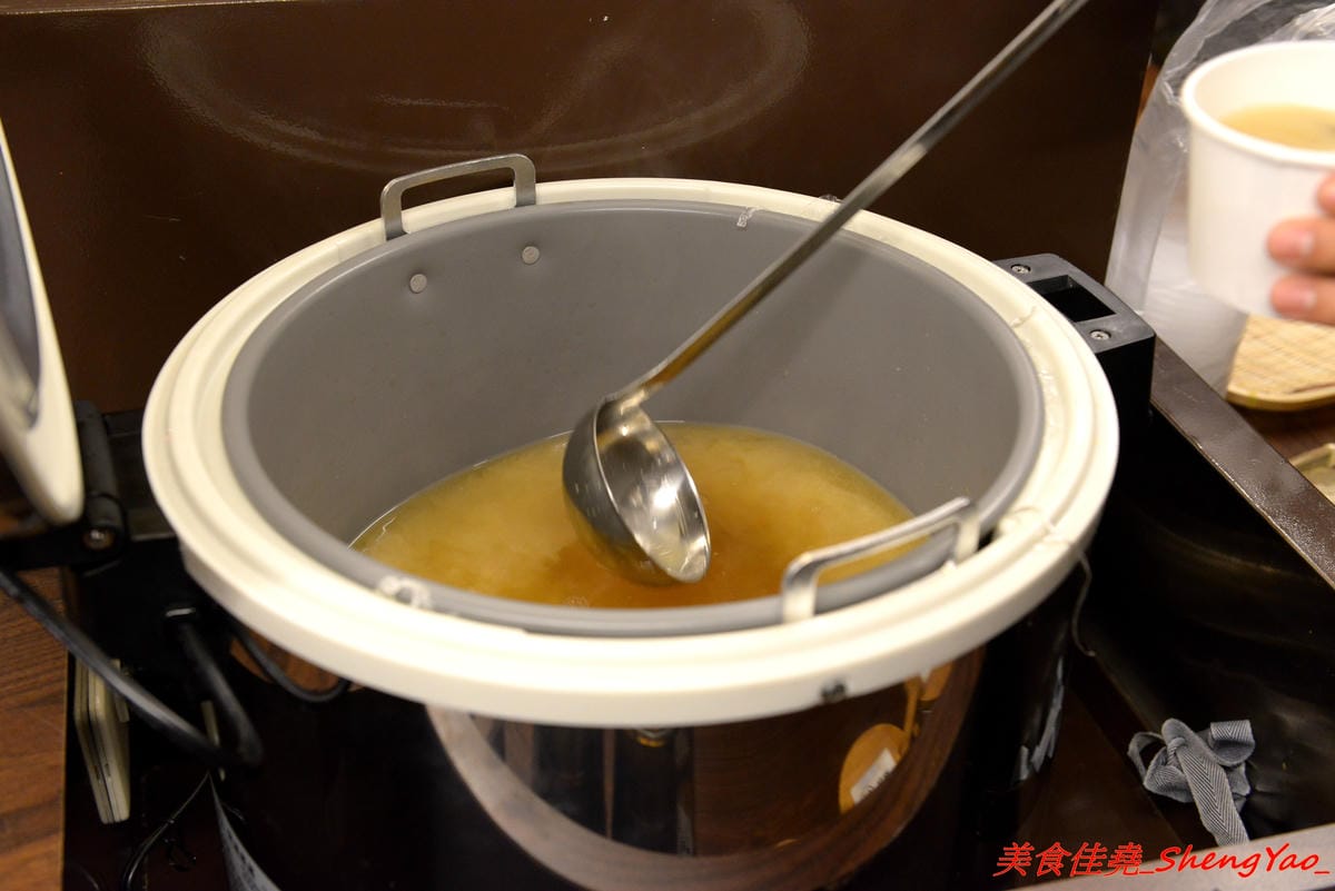[台中沙鹿]完食 燒肉丼專門 – 沙鹿新的丼飯專賣店,行動餐車改裝的店面超特別,有日本路邊攤深夜食堂的感覺,現場吃頗有氣氛,餐點每日限量販售,賣完為止。